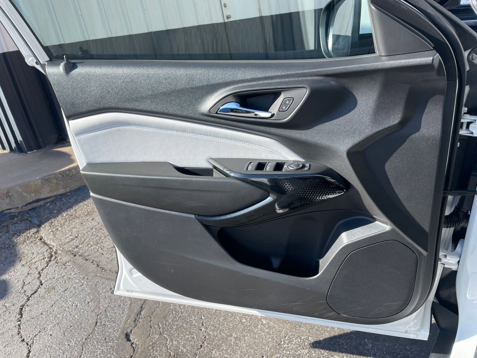 Used 2025 Chevrolet Trax LT image 18