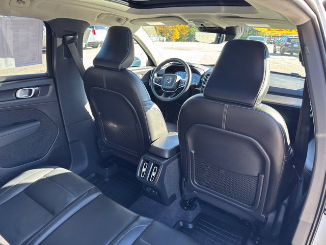 Used 2021 Volvo XC40 T5 Momentum w/ Premium Package AWD/4WD image 33