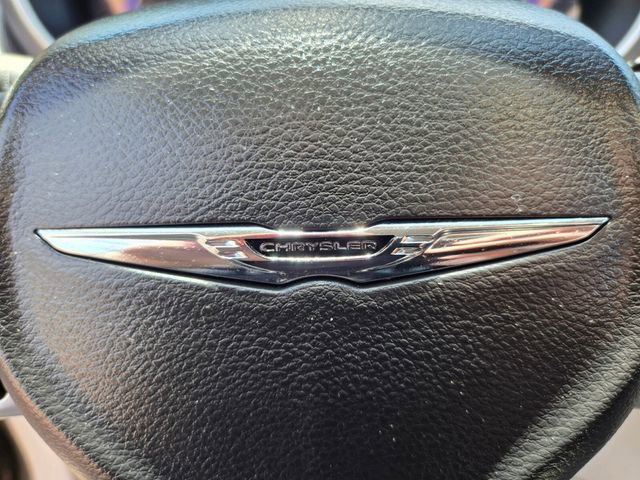 Used 2023 Chrysler Pacifica Touring-L FWD image 30
