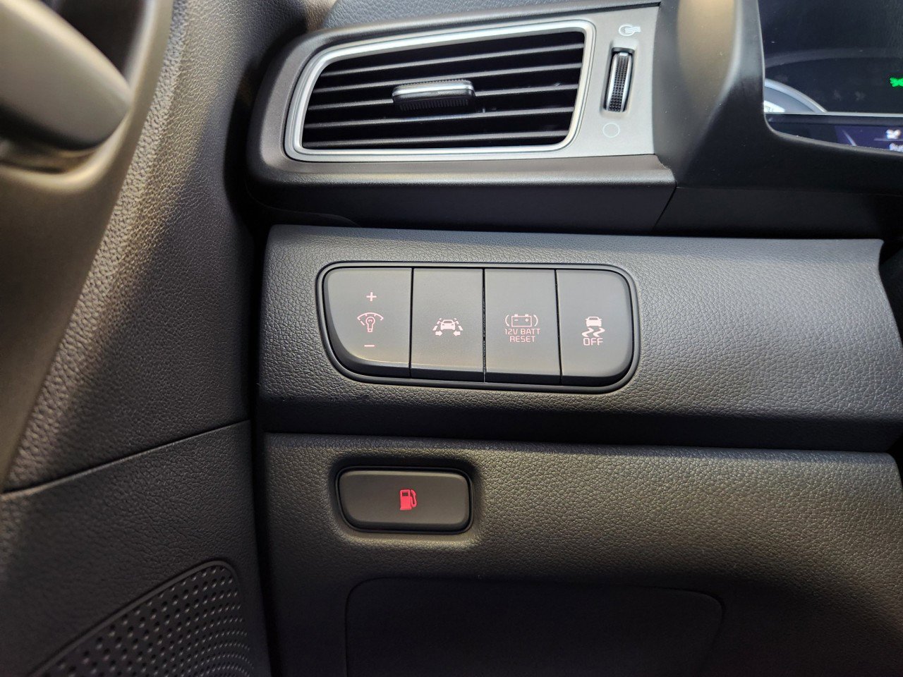 Used 2018 Kia Niro LX image 13