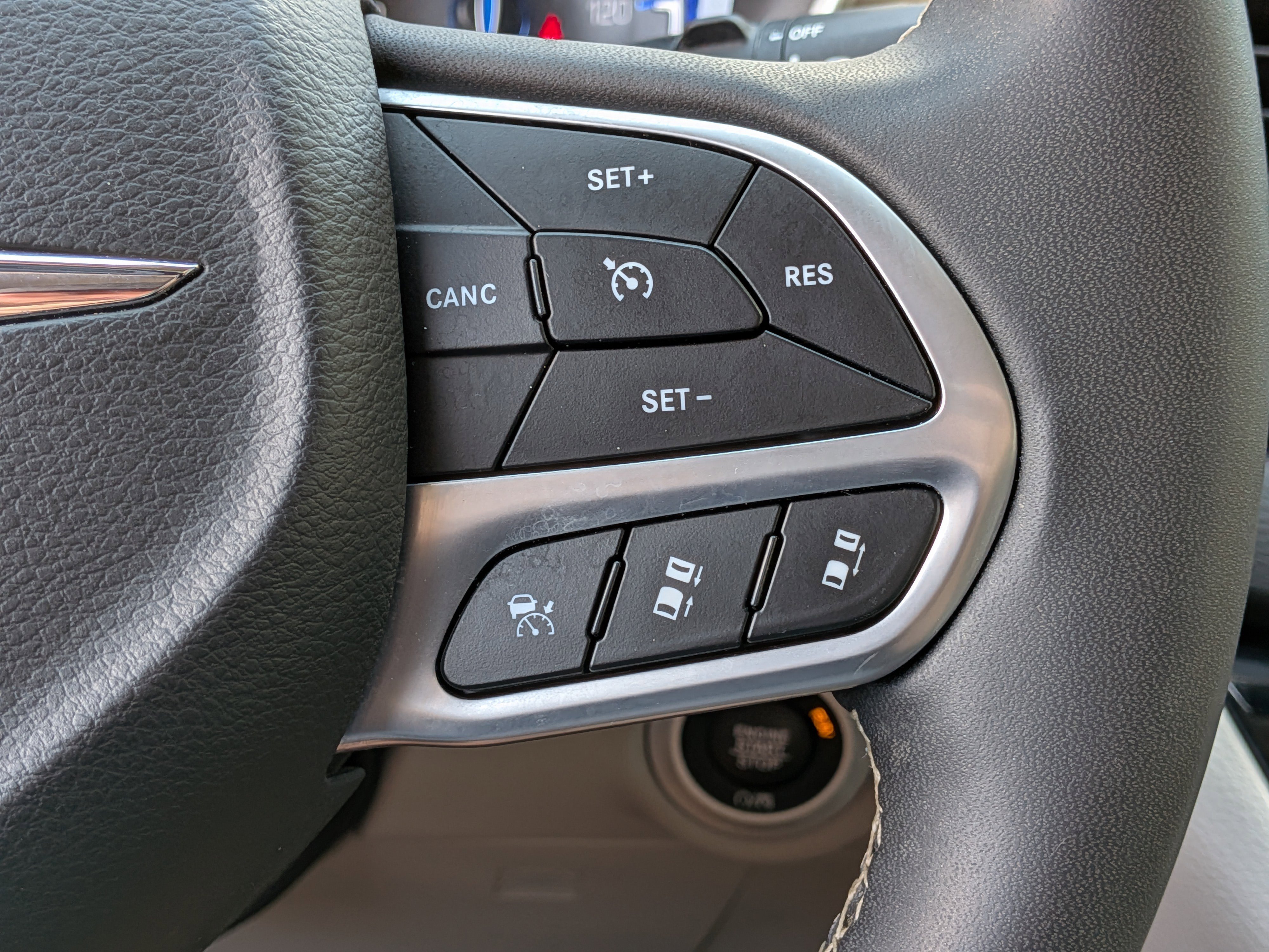 Used 2024 Chrysler Pacifica Touring-L image 27