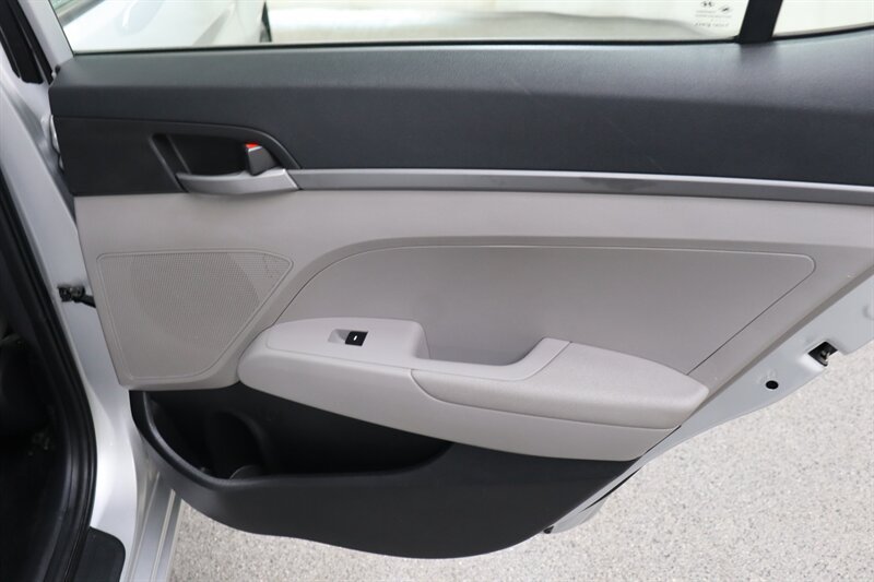 Used 2017 Hyundai Elantra SE FWD image 24