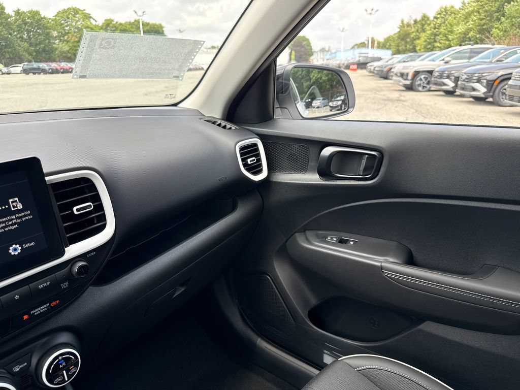 New 2026 Hyundai Venue SEL FWD image 31