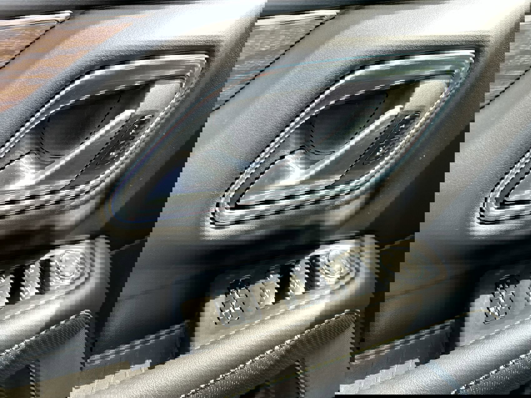 Used 2023 Chevrolet Tahoe Premier image 13