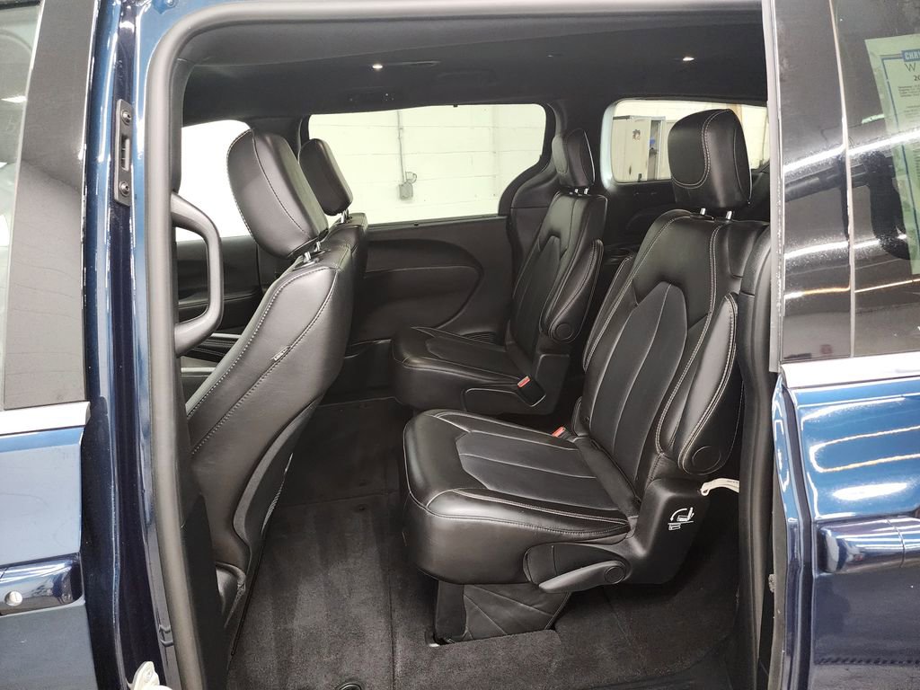 Used 2025 Chrysler Pacifica Select FWD image 23