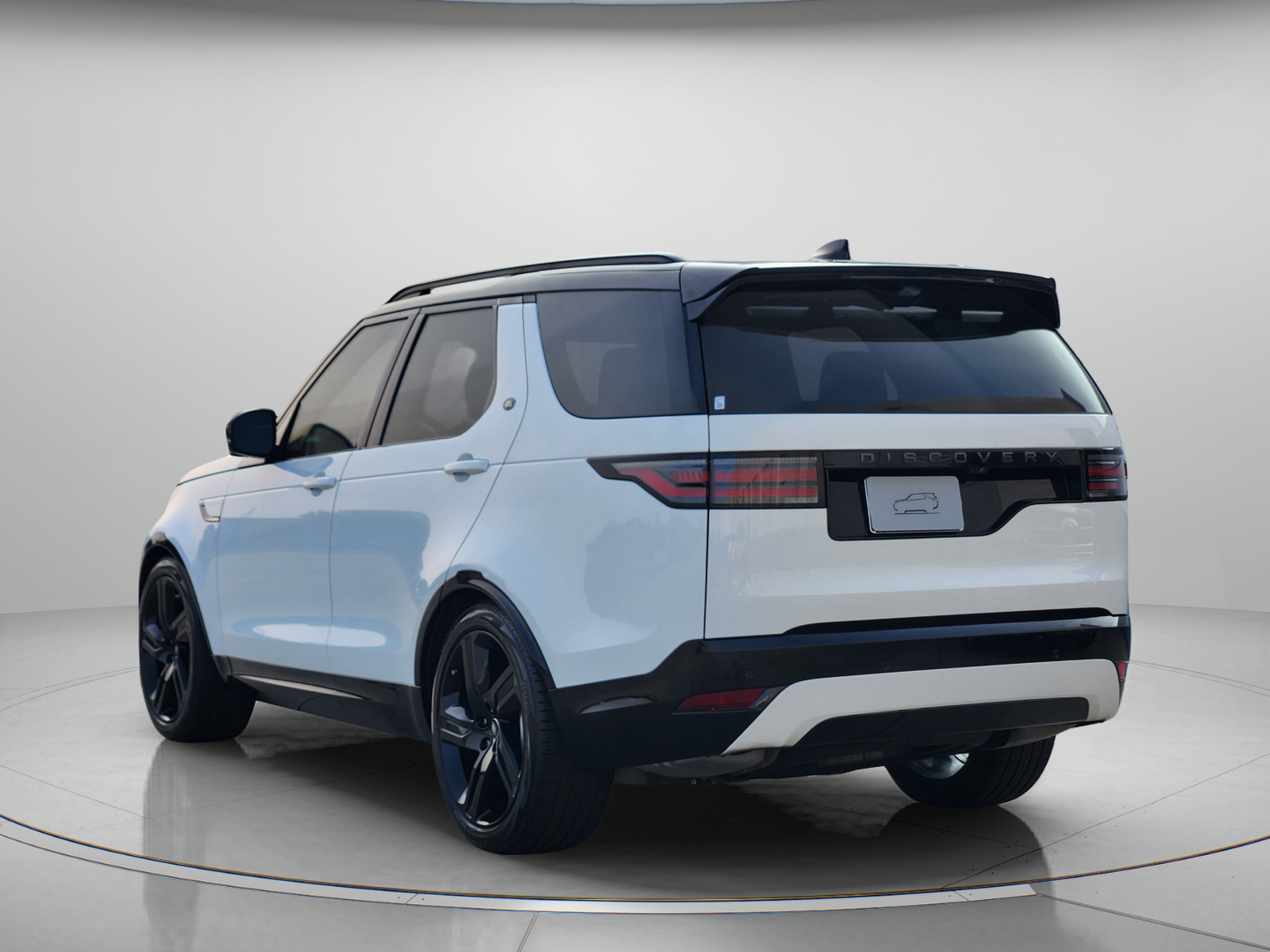 Certified 2025 Land Rover Discovery Dynamic SE AWD/4WD image 3
