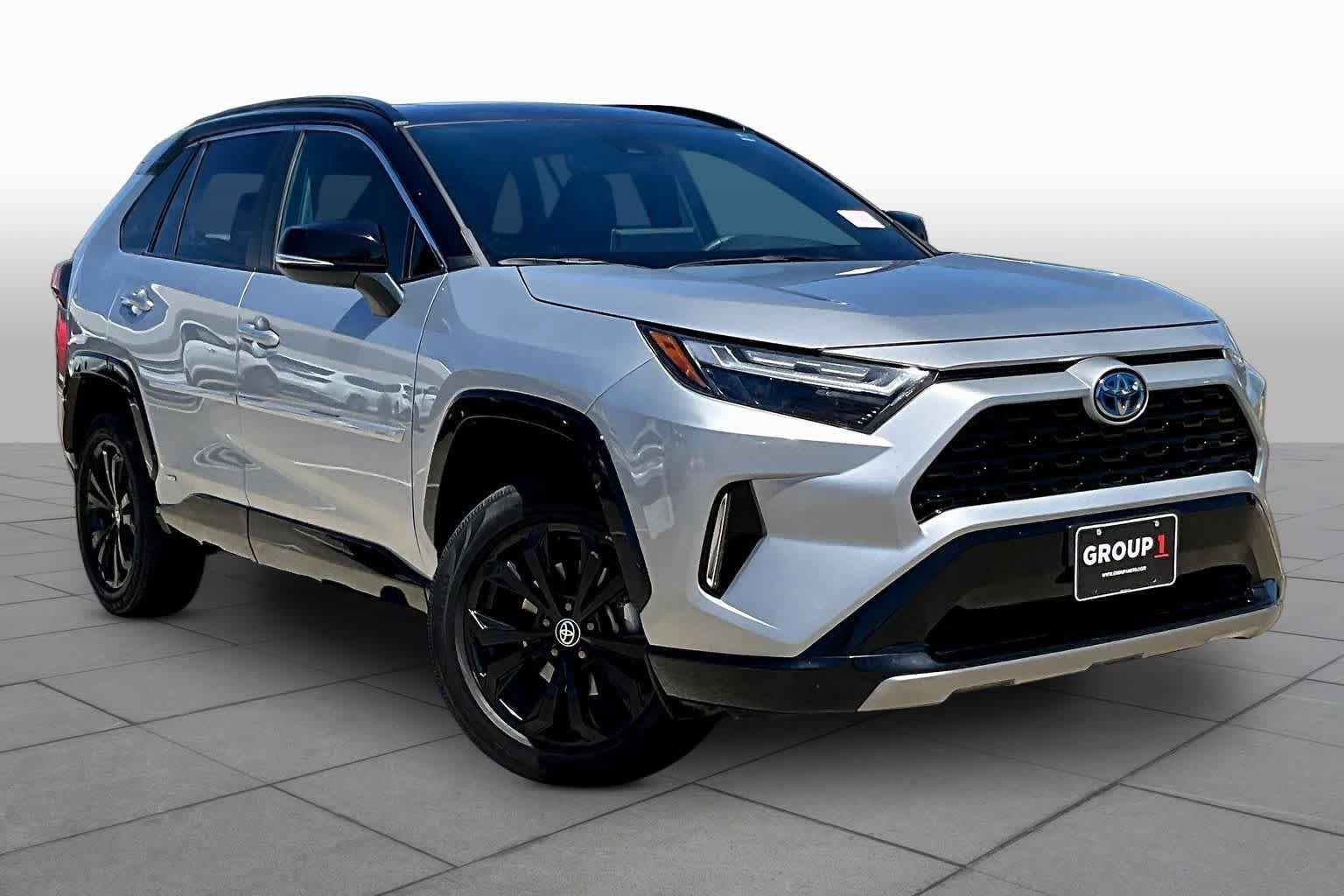 Used 2022 Toyota RAV4 XSE AWD/4WD image 3