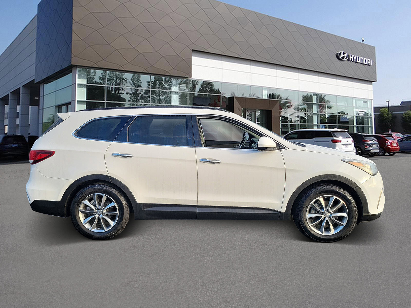 Used 2018 Hyundai Santa Fe SE image 4