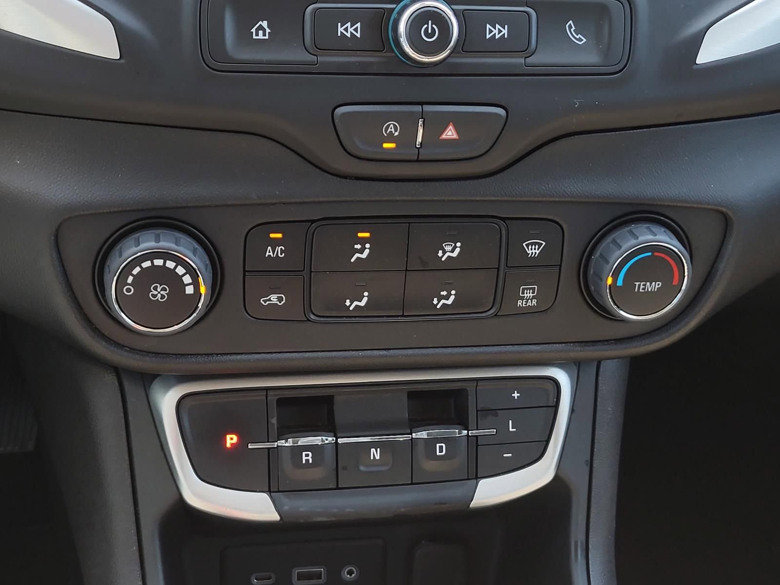 Used 2024 GMC Terrain SLE image 24