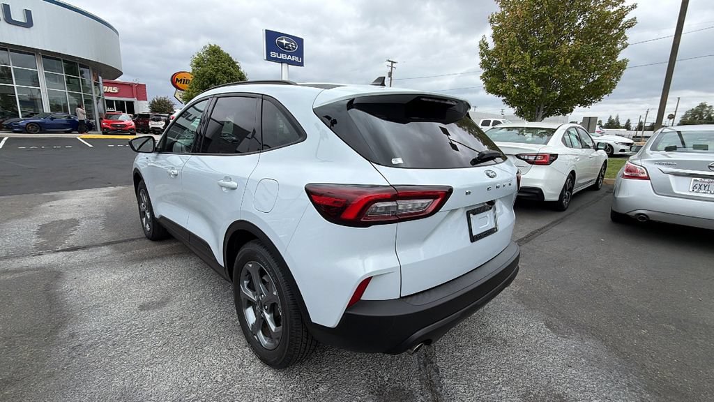 Used 2025 Ford Escape ST-Line FWD image 6