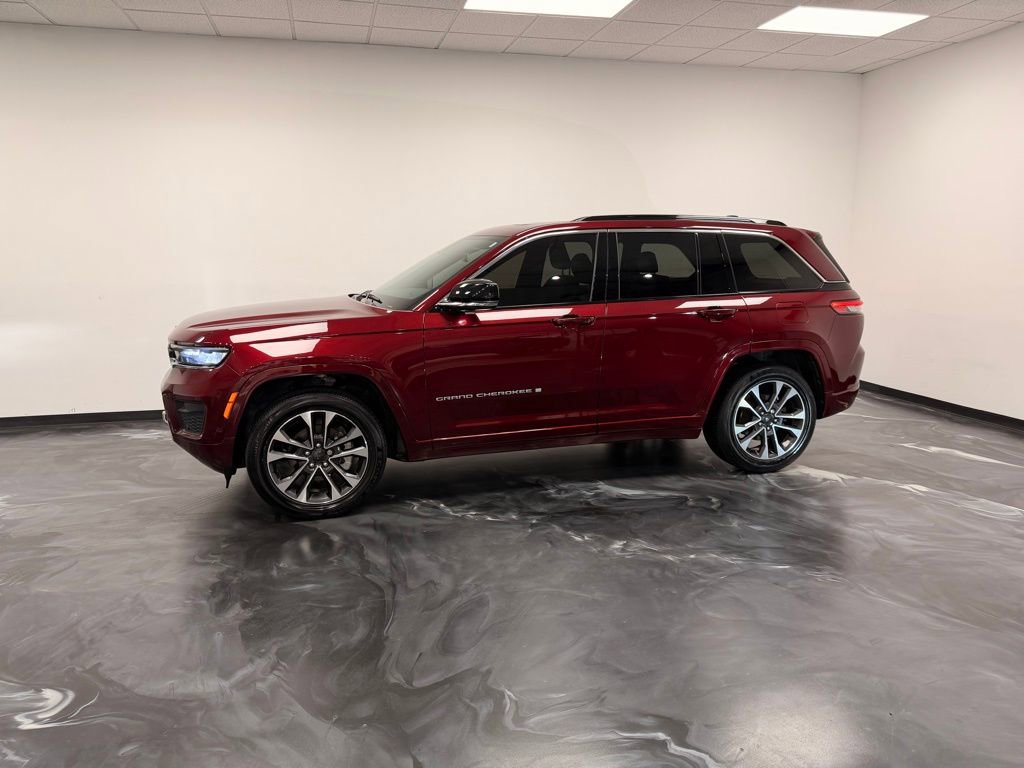 Used 2024 Jeep Grand Cherokee Overland image 3