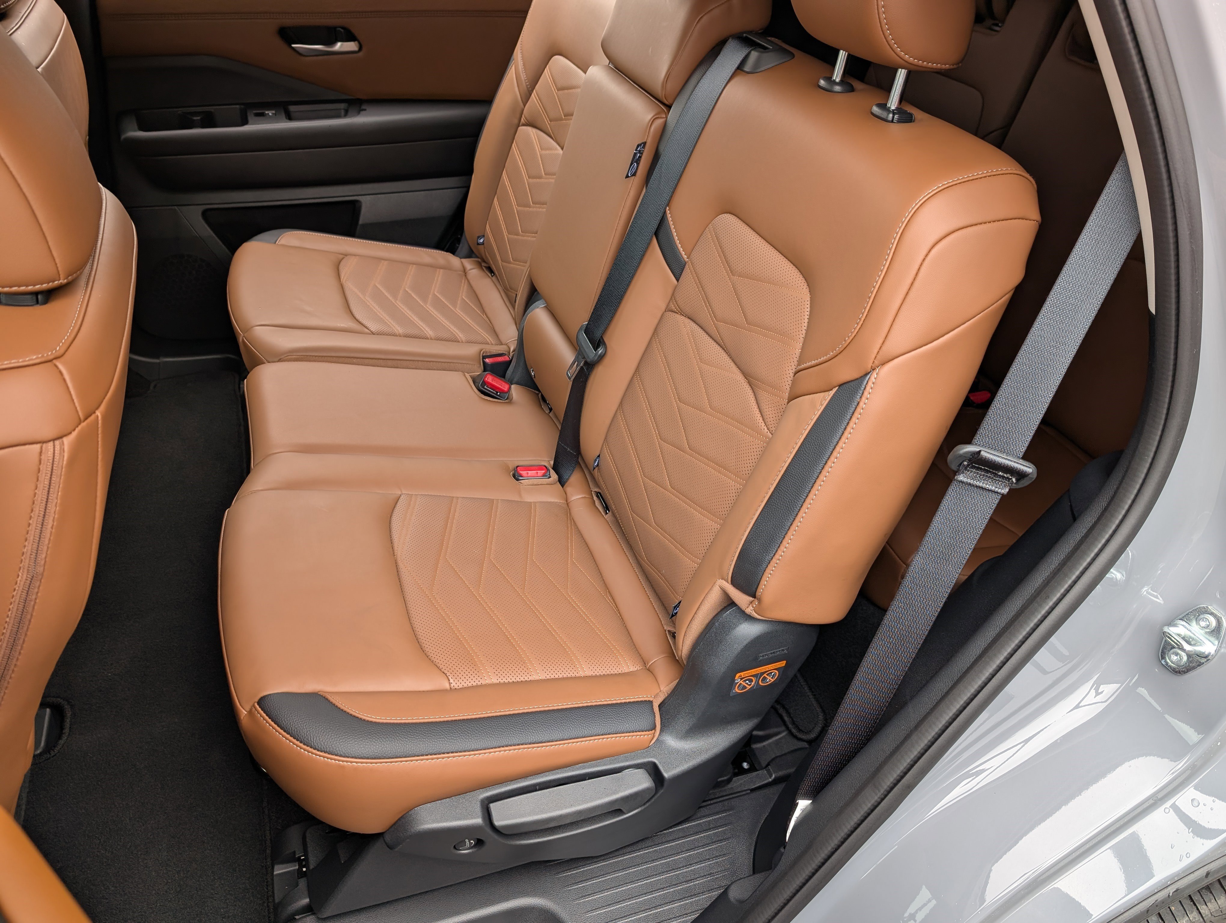 Used 2025 Nissan Pathfinder Platinum w/ Cargo Package image 17