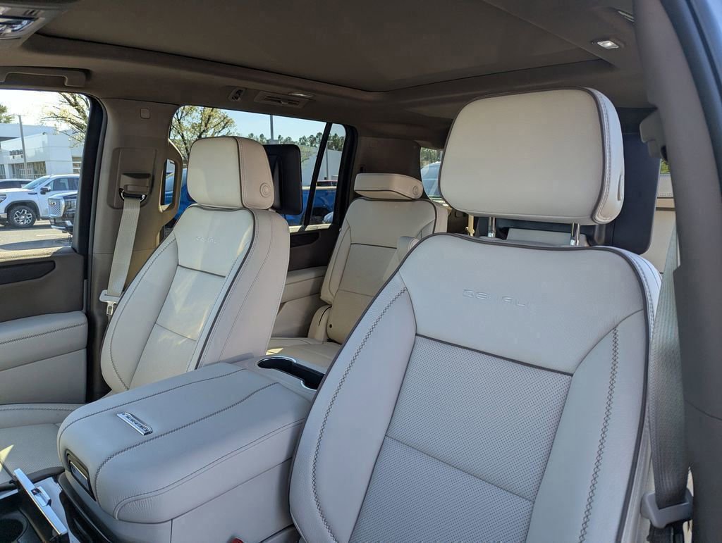 Used 2026 GMC Yukon XL Denali w/ Denali Reserve Package image 14