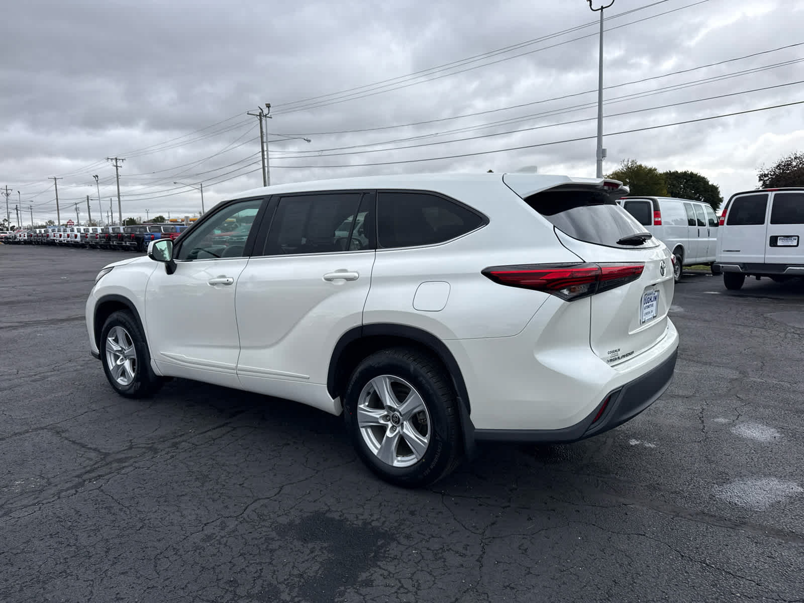 Used 2020 Toyota Highlander L AWD/4WD image 3