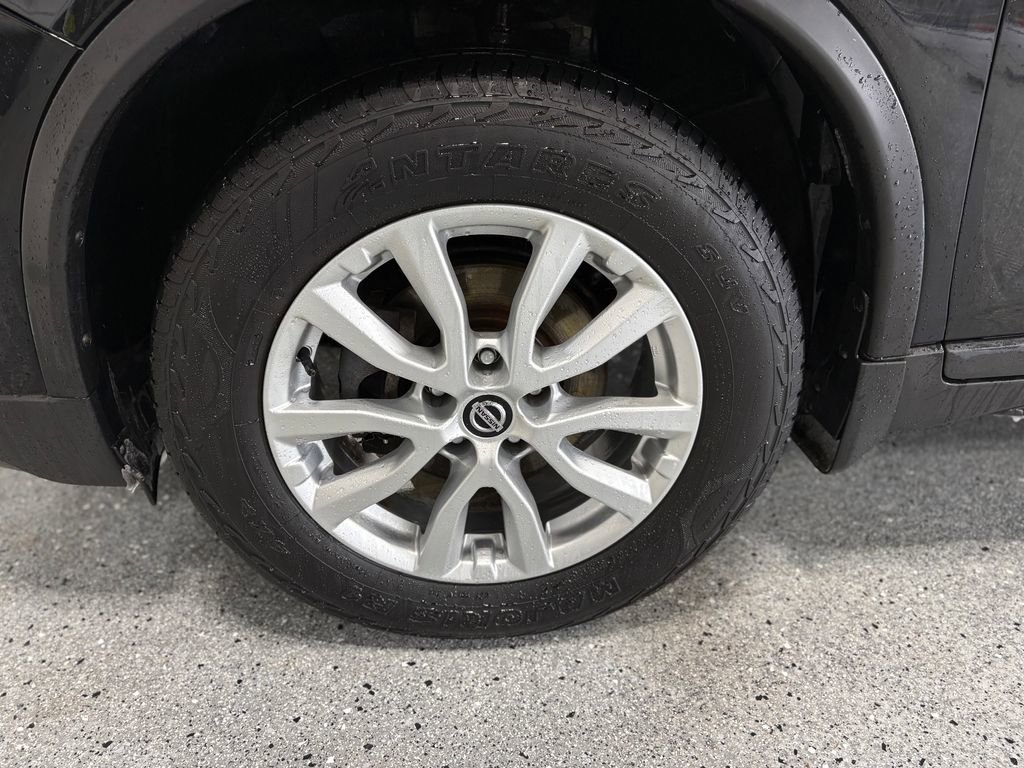 Used 2020 Nissan Rogue SV image 28