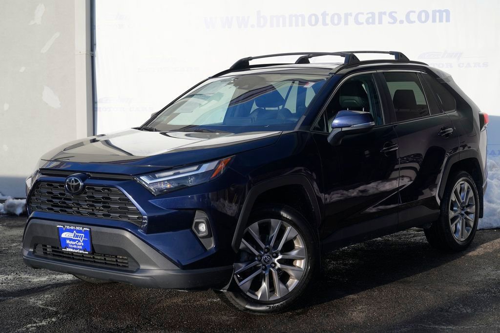 Used 2022 Toyota RAV4 XLE Premium image 2