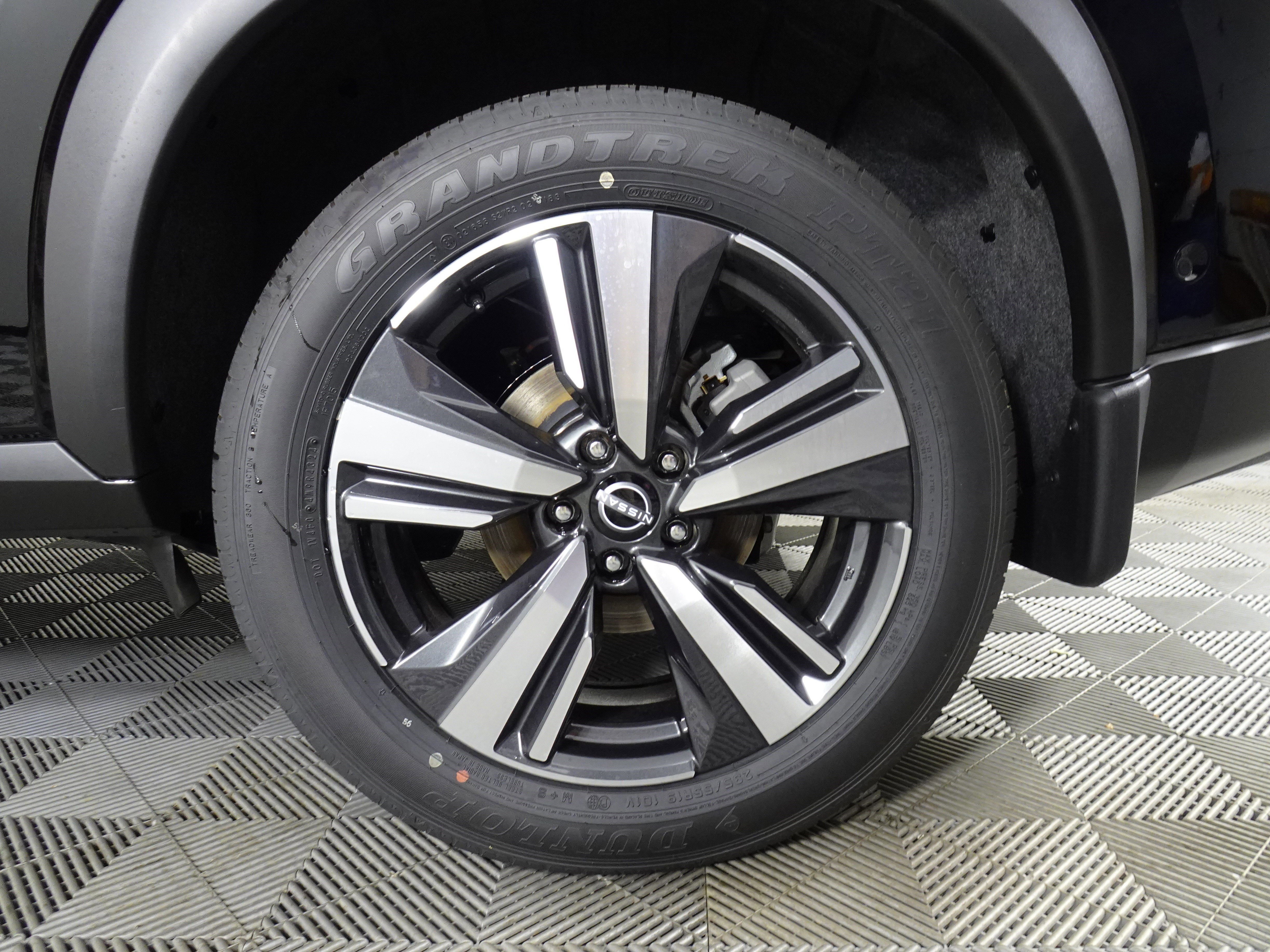 New 2025 Nissan Rogue SL image 13
