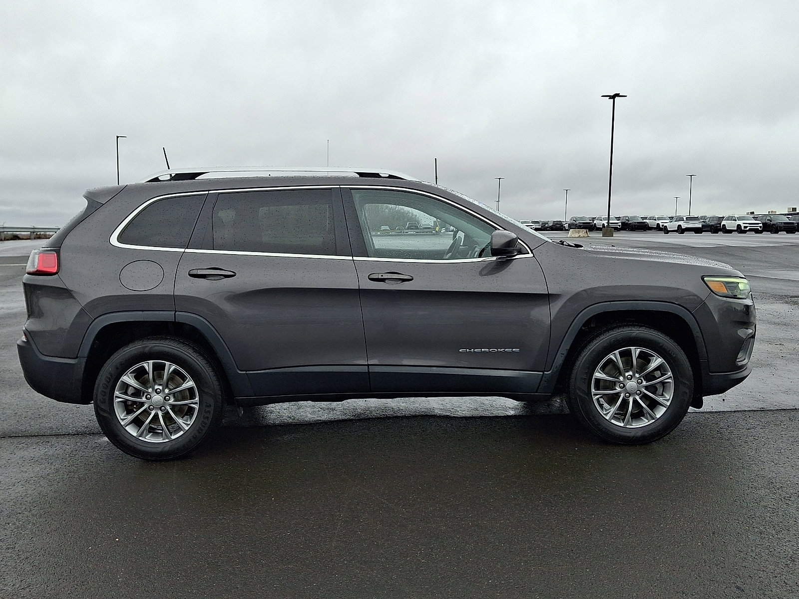 Used 2020 Jeep Cherokee Latitude Plus w/ Cold Weather Group image 7
