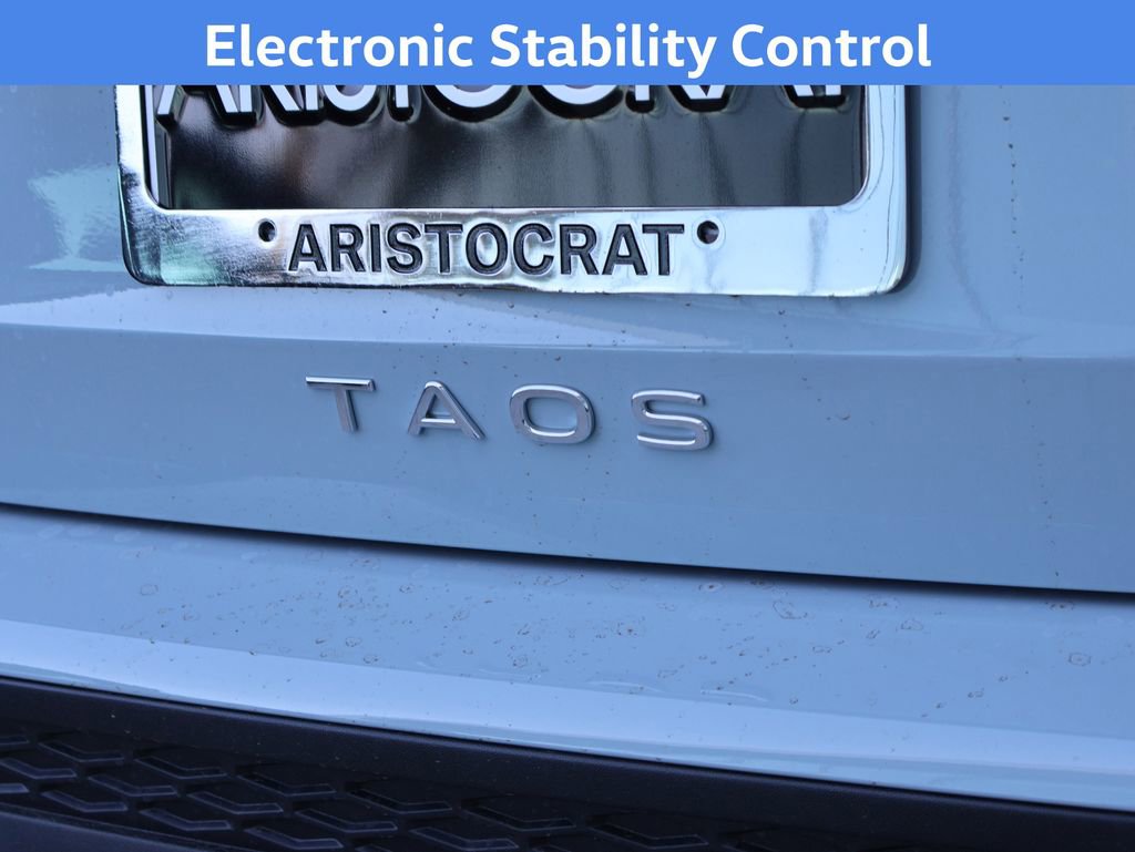New 2026 Volkswagen Taos SE FWD image 9
