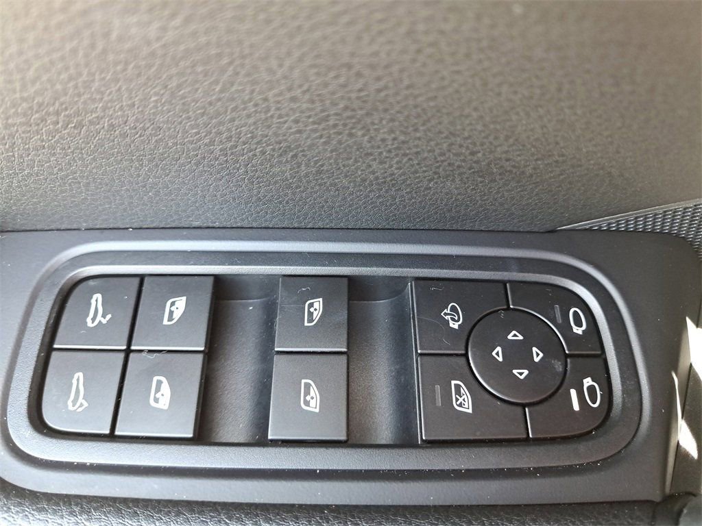 Certified 2025 Porsche Cayenne AWD/4WD image 27