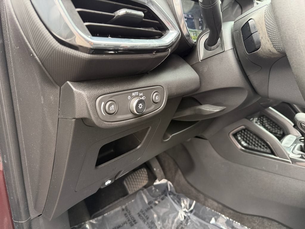 Used 2022 Chevrolet TrailBlazer LT w/ Convenience Package FWD image 19