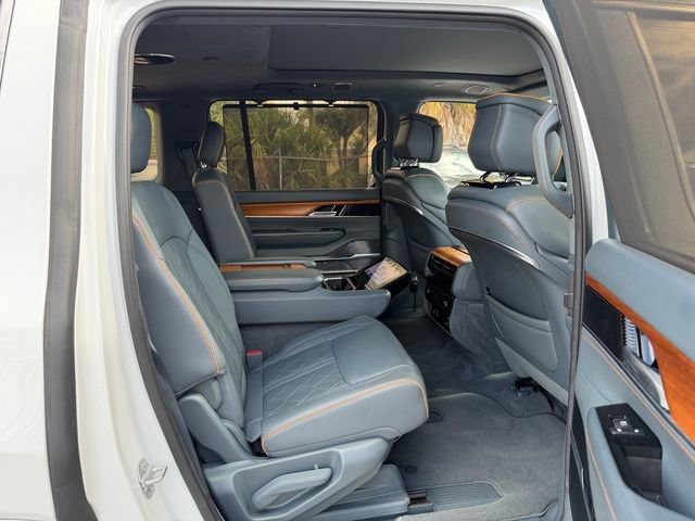Used 2022 Jeep Grand Wagoneer Series III AWD/4WD image 18