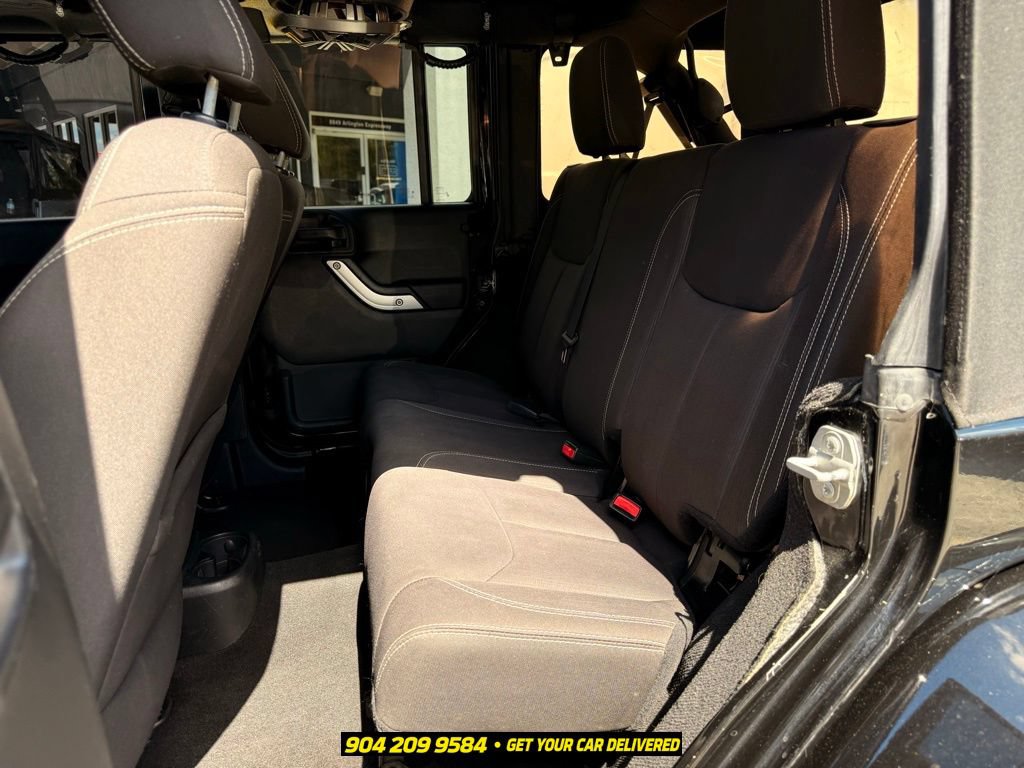 Used 2017 Jeep Wrangler Unlimited Rubicon w/ Connectivity Group AWD/4WD image 25