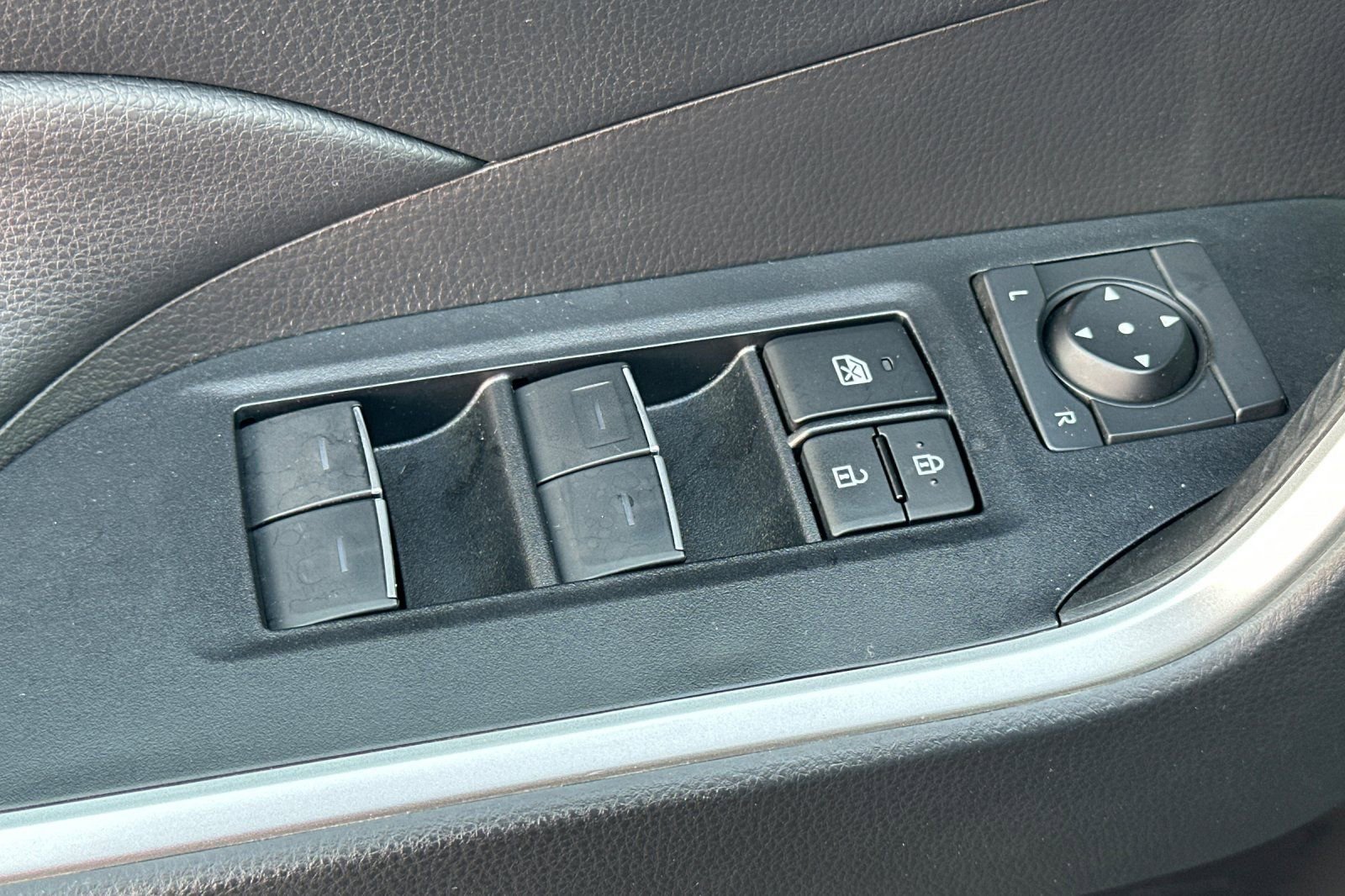 Used 2023 Toyota RAV4 XLE Premium image 13