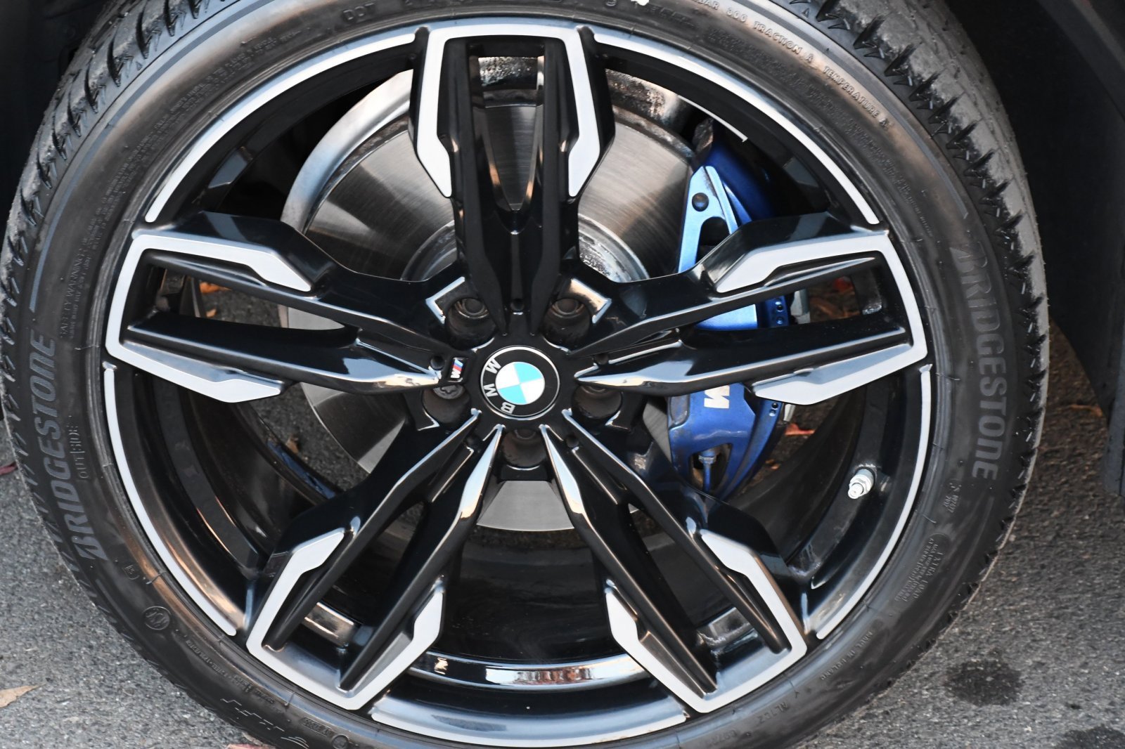 Used 2025 BMW X4 M40i w/ Premium Package image 5