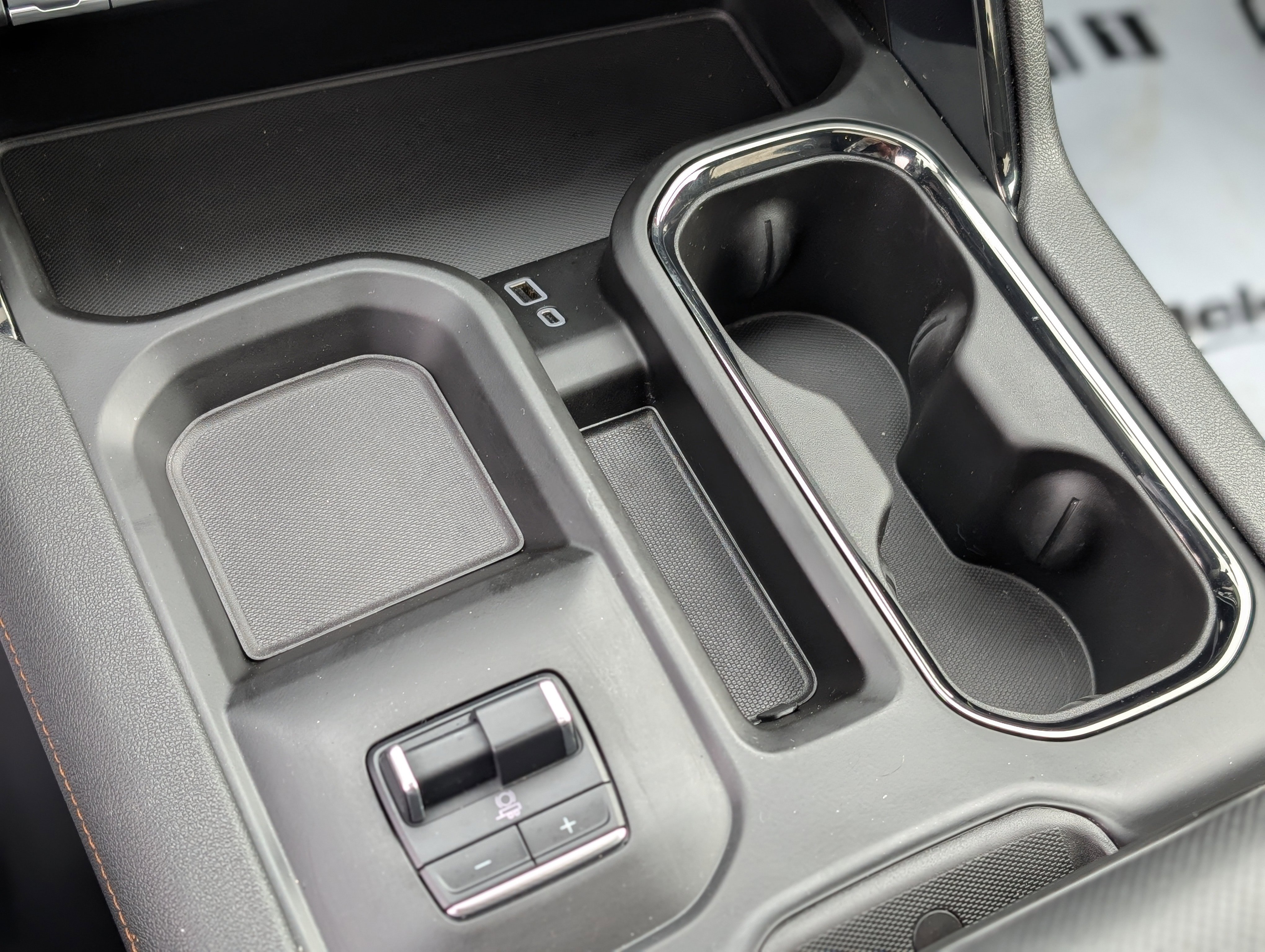 Used 2025 GMC Sierra 2500 AT4 w/ AT4 Premium Plus Package image 27