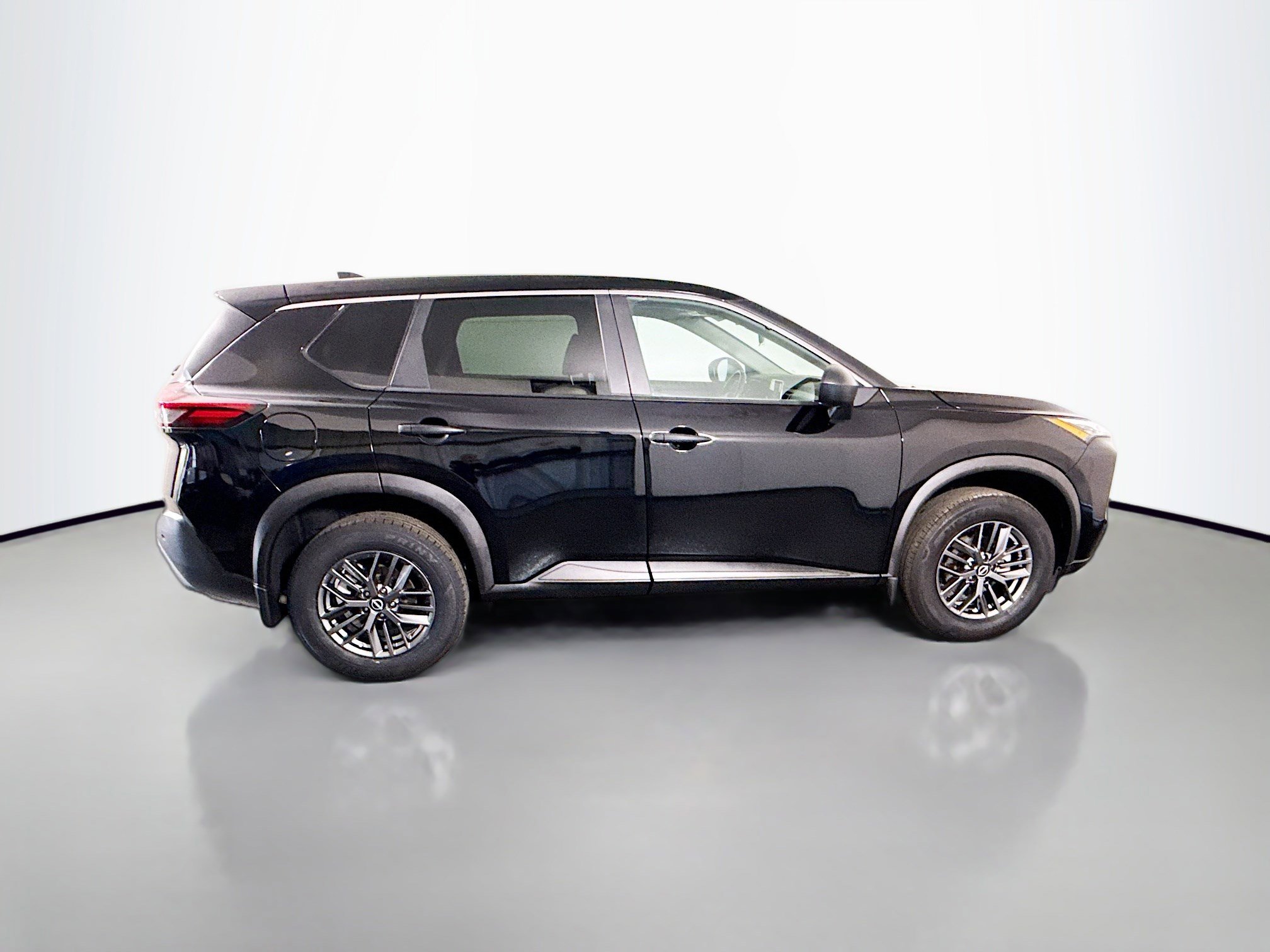 Used 2023 Nissan Rogue S image 11