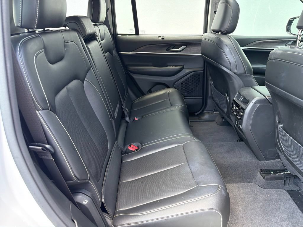 Certified 2023 Jeep Grand Cherokee Limited w/ Luxury Tech Group II AWD/4WD image 24