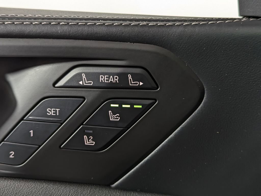 Certified 2025 BMW X7 M60i w/ Executive Package image 17