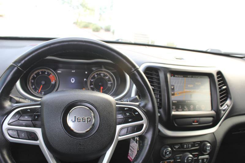 Used 2017 Jeep Cherokee Trailhawk image 35