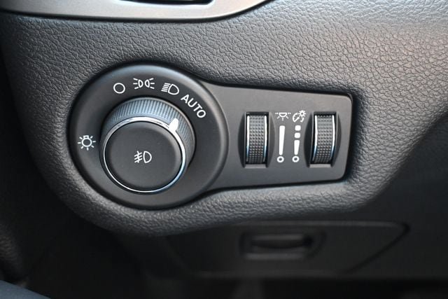 Used 2020 Jeep Cherokee Latitude Lux w/ Quick Order Package 26H Lux AWD/4WD image 39