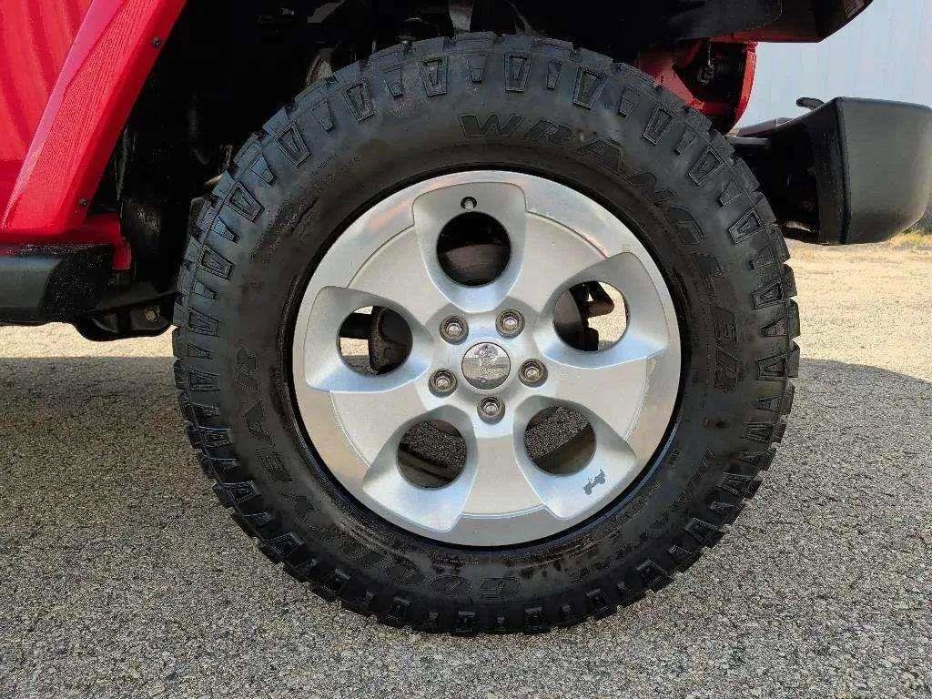 Used 2015 Jeep Wrangler Unlimited Sahara image 21