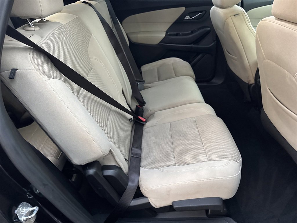 Used 2022 Chevrolet Traverse LS image 17