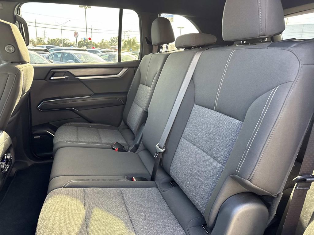 Used 2025 GMC Acadia Elevation image 16