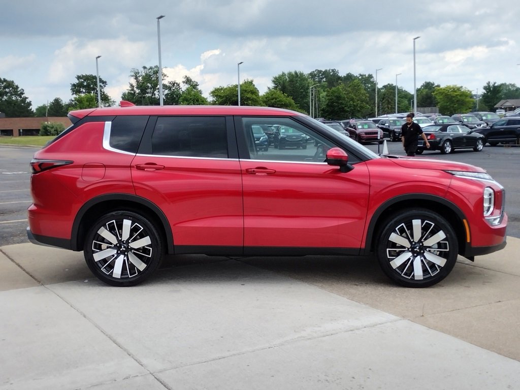 New 2025 Mitsubishi Outlander SE image 15