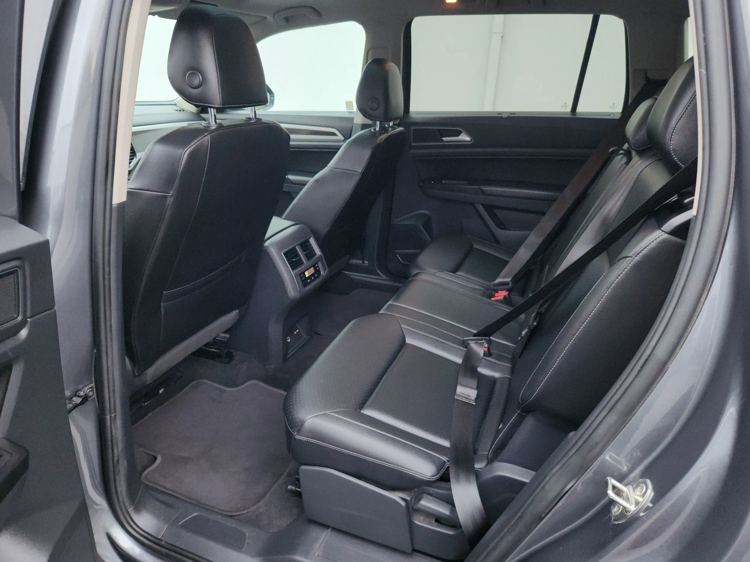 Used 2018 Volkswagen Atlas SEL AWD/4WD image 17