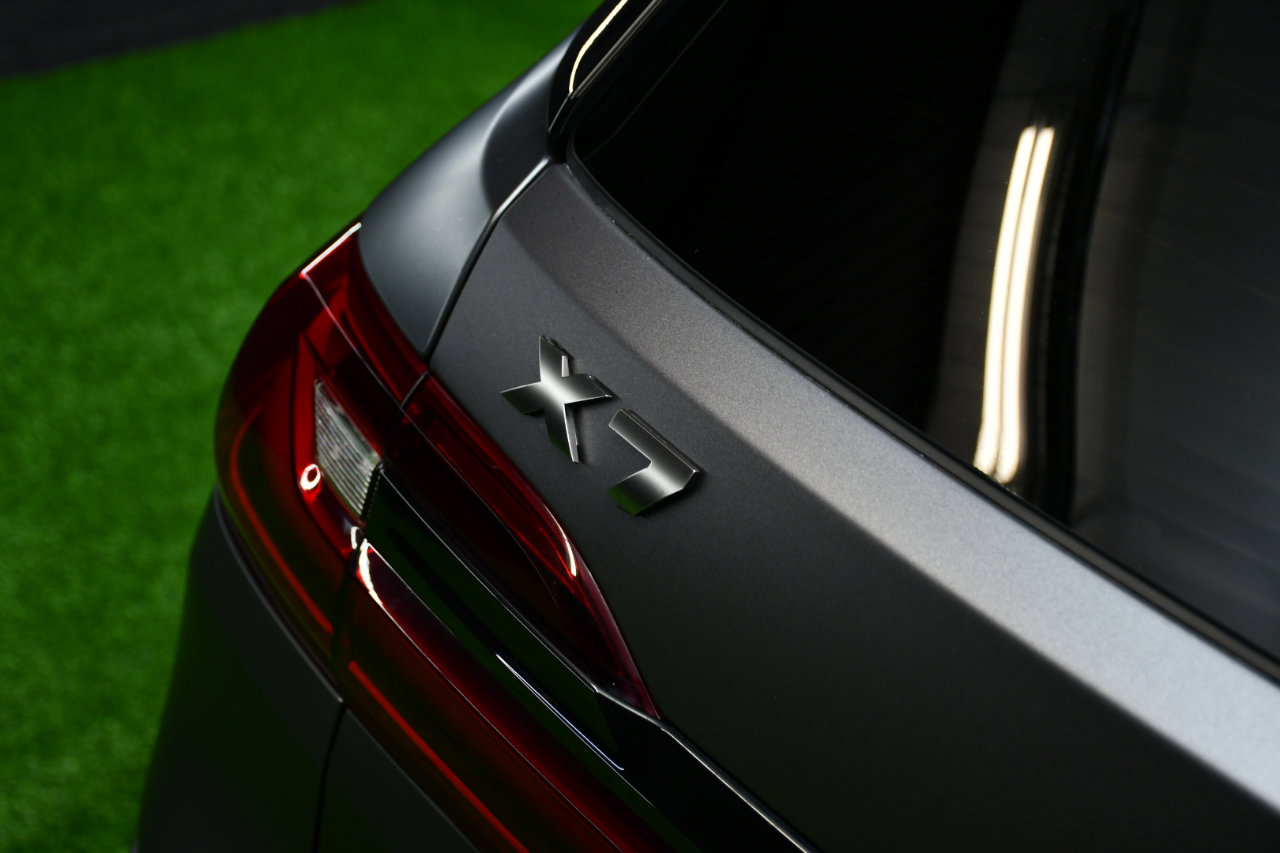 Used 2022 BMW X7 M50i w/ Executive Package image 9