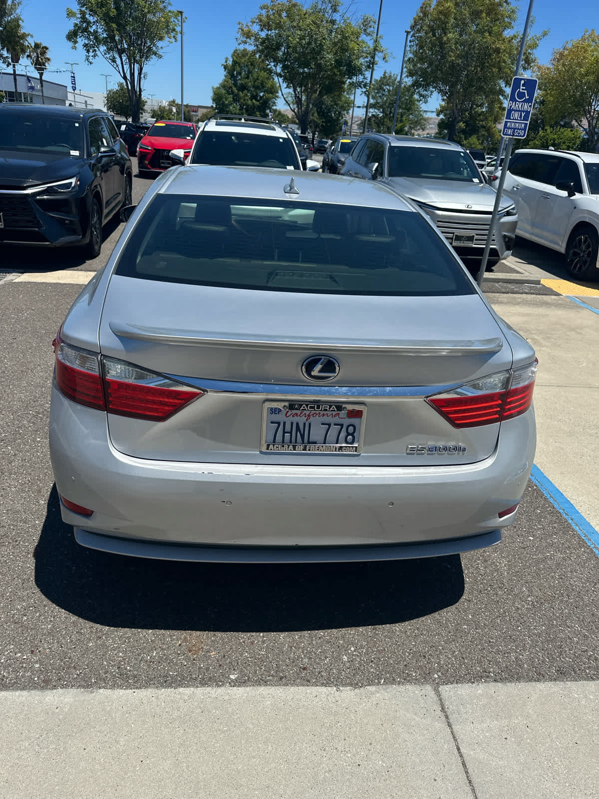 Used 2014 Lexus ES 300h w/ Premium Package w/Bamboo Trim FWD image 2