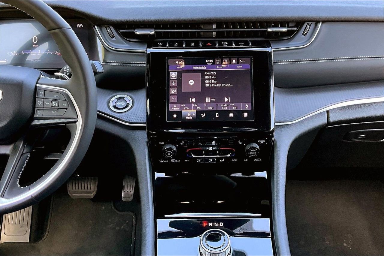 Used 2023 Jeep Grand Cherokee Altitude AWD/4WD image 12