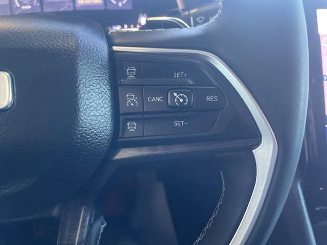 Used 2023 Jeep Grand Cherokee Limited image 23