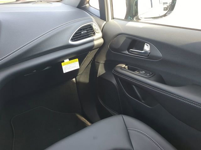 New 2026 Chrysler Pacifica Select w/ S Appearance Package image 21