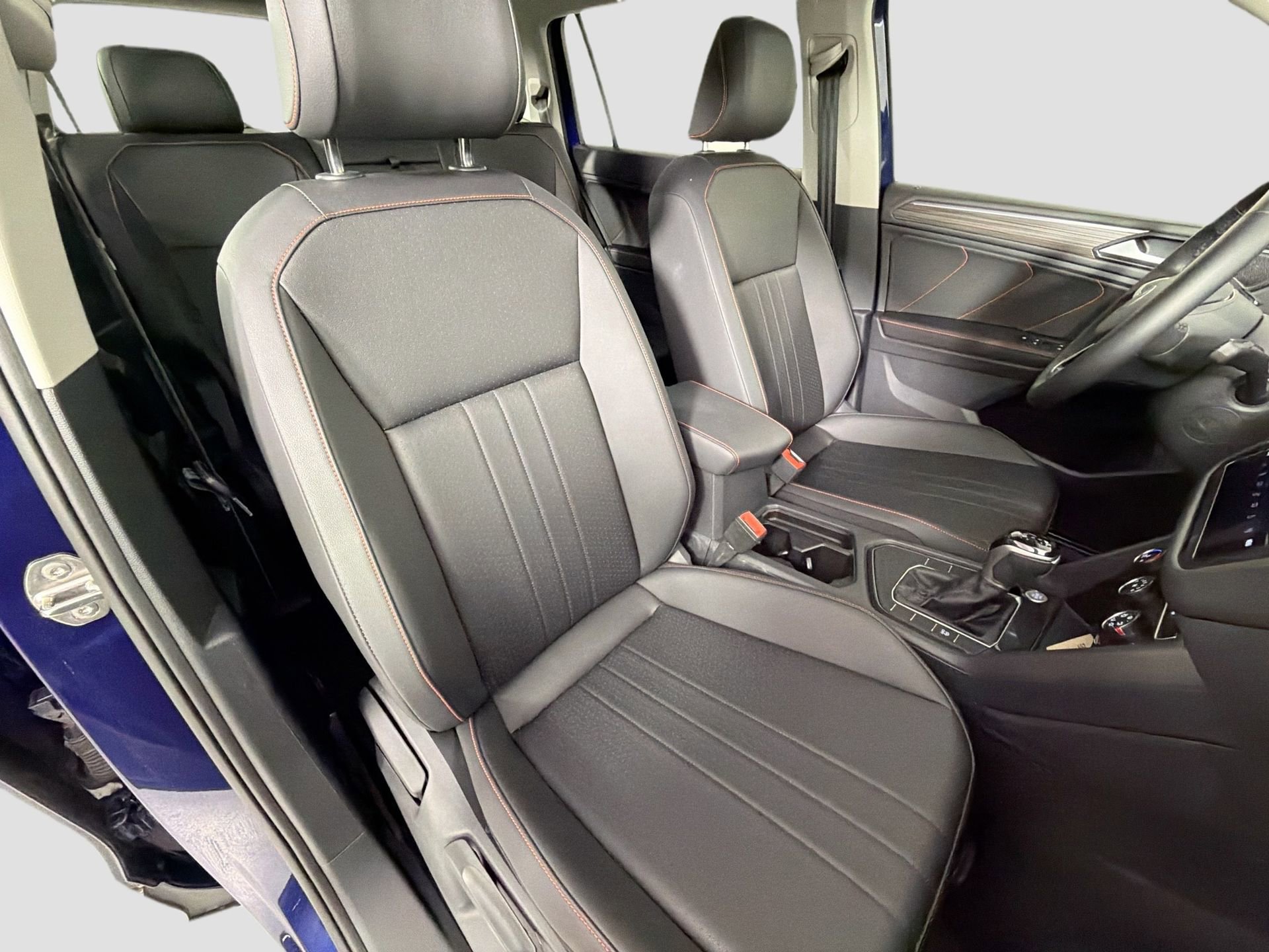 Used 2024 Volkswagen Tiguan Wolfsburg Edition image 30