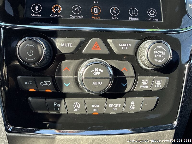 Used 2020 Jeep Grand Cherokee Limited AWD/4WD image 23