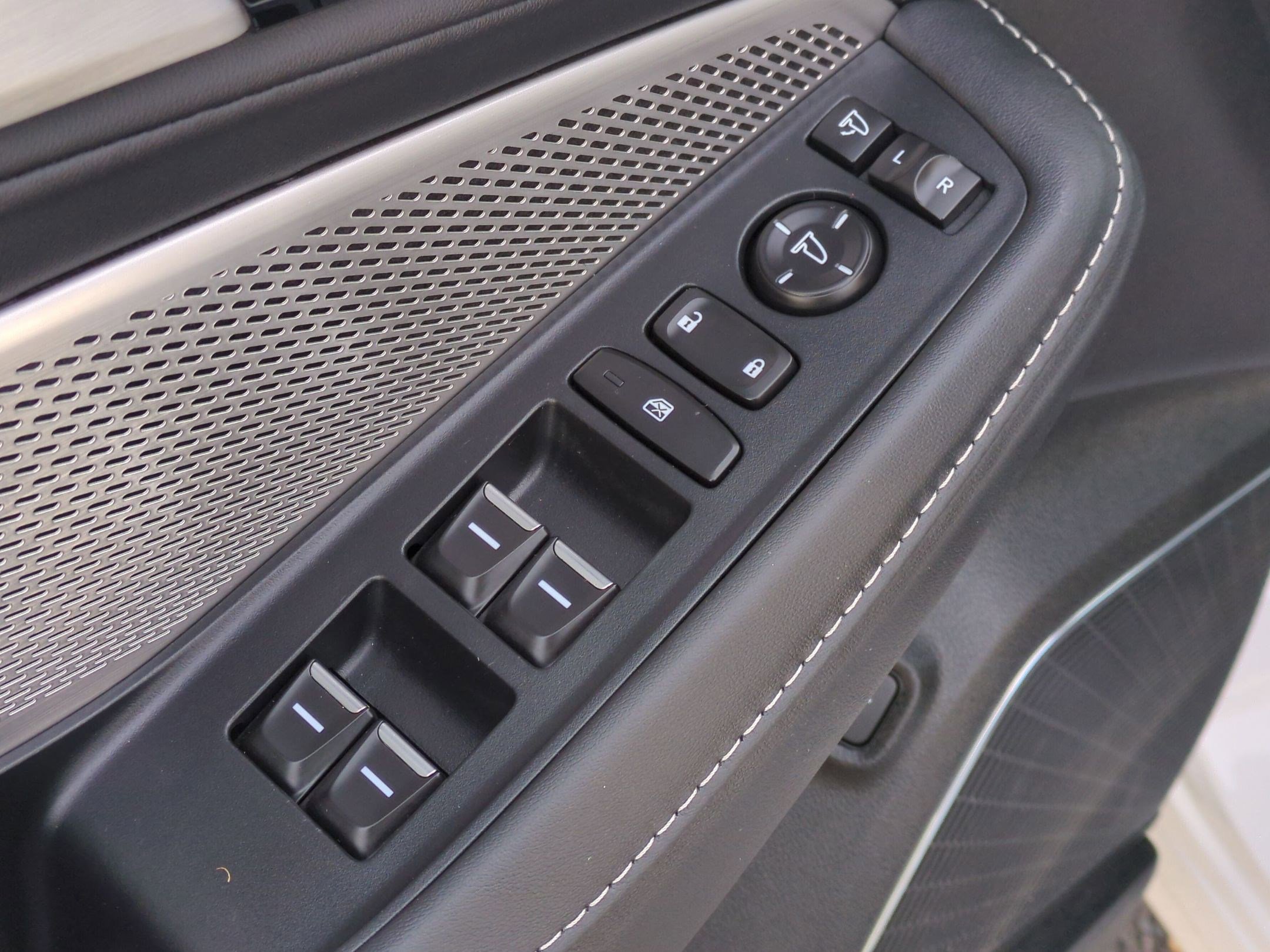 Used 2023 Acura MDX FWD w/ Technology Package image 13