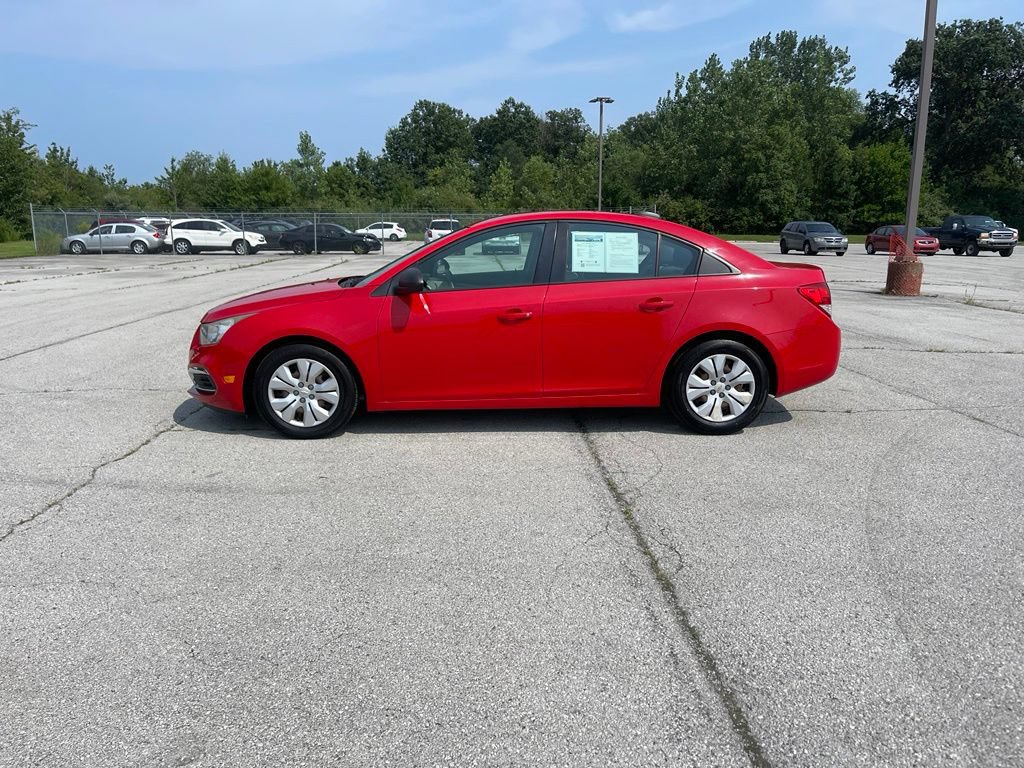 Used 2015 Chevrolet Cruze L FWD image 2