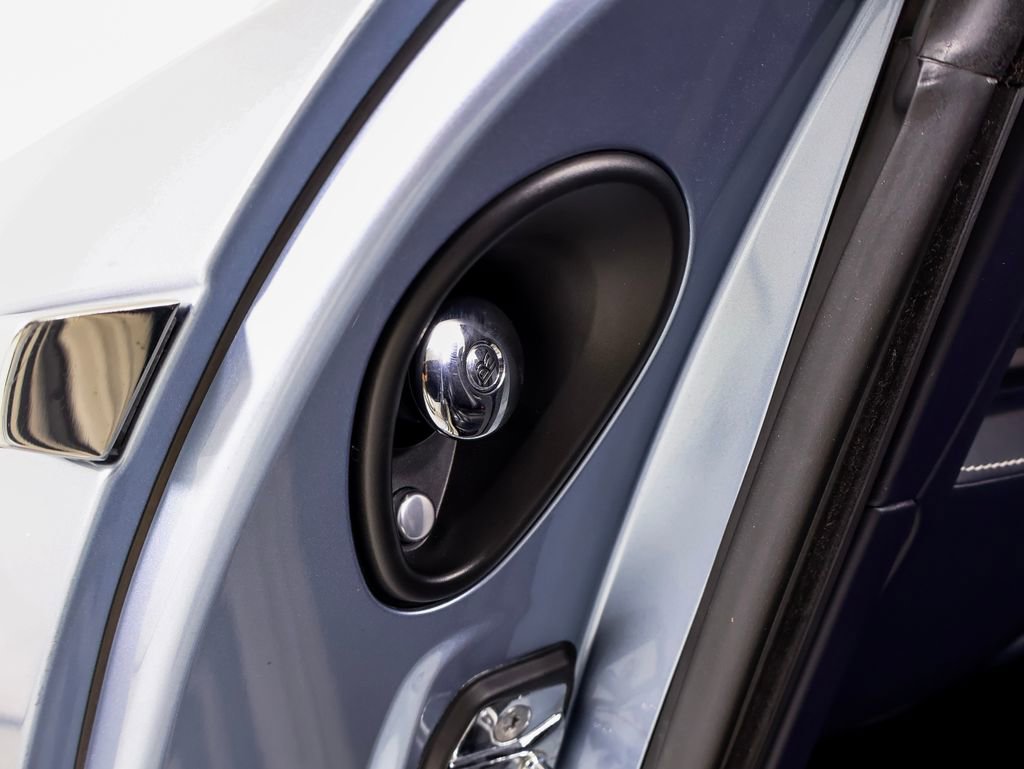 Used 2018 Rolls-Royce Dawn RWD image 19